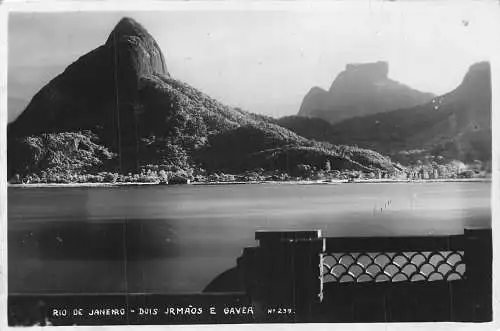 B014 Brasilien Rio de Janeiro Dois Rmaos e Gavea RPPC Vintage Postkarte