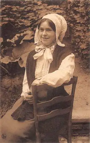 B025 Belgien Flämisches Milchmädchen posiert auf Chari Vintage Postkarte