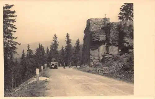L322 Deutschland Bayr Wald Aussichtspunkt Naturfelsen Klippenwandwagen RPPC Postkarte