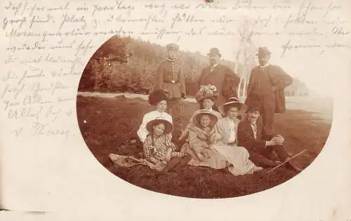 A077 Deutschland München 1910 Familie beim Picknick Frauen mit Hüten Sepia RPPC Postkarte