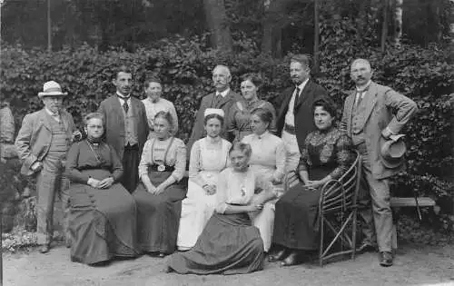 A076 Deutschland 1913 Familiengruppenfoto aus Polzin elegante sozialgeschichtliche Postkarte