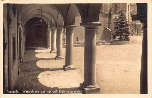 L053 Deutschland Neuzelle Wandelgang Erziehungsanstalt Portikus RPPC Vintage Postkarte