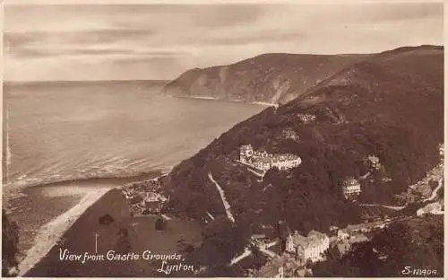 A086 England Blick vom Castle Grounds Lynton Vintage Postkarte