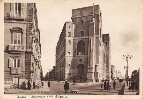 B026 Italien Taranto Lungomare e Via Anfiteatro Straße Vintage Postkarte
