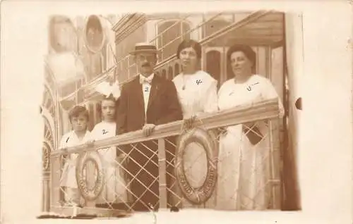 B028 US Familien Foto Montage Frank's Studio Rockaway Beach New York Postkarte