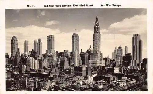 B028 US Mid New York City Skyline East 42nd street 1945 RPPC Vintage Postkarte