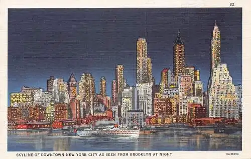 B028 US Skyline der Innenstadt von New York City von Brooklyn bei Nacht aus gesehen Postkarte