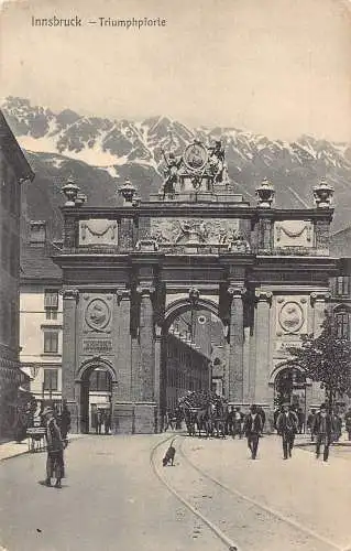 A085 Österreich Innsbruck Triumphpforte Bergtor Kutsche Oldtimer Postkarte