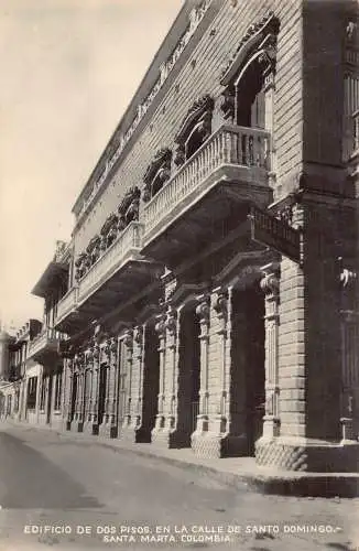 L334 Kolumbien Zwei Geschäfte Gebäude in Santa Domingo Straße Santa Marta Postkarte