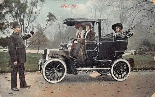 B035 England Polizist stoppt Auto Frauen hochgehalten! alte Postkarte