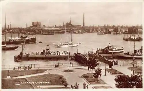 B036 England The Ferry Gosport Steamboats RPPC Postkarte