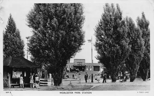 B036 England 1960 Worcester Park Station RPPC Vintage Postkarte