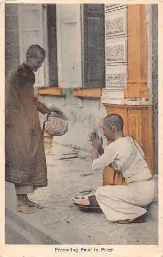 Thailand Bangkok Junge präsentiert Essen dem Priester Vintage Postkarte