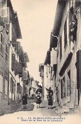 Frankreich St Jean Pied de Port Haut de Rue de Citadelle Kinder Vintage Postkarte
