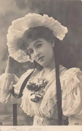 Italienische Schönheit Belle Epoque Stil Mode Rosen Haube Postkarte