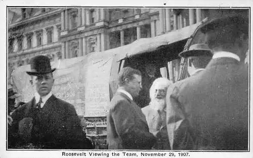 B040 Politiker Präsident Roosevelt Besichtigung des Teams Vintage Postkarte