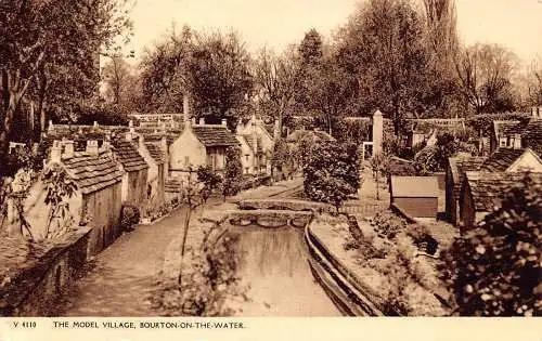 England Model Village Bourton on the Water Panorama Vintage Postkarte
