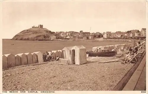 Wales Beach and Castke Criccieth Chair Lounges Vintage Postkarte