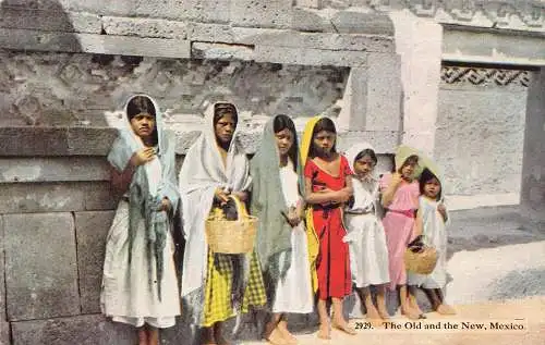 B043 Ethnische Indianer nahe Mexiko Grenze Reife und junge Mädchen Postkarte