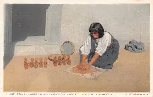B043 Ethnische Indianer Tesuque Frau macht Regengötter Pueblo Tesuque Postkarte