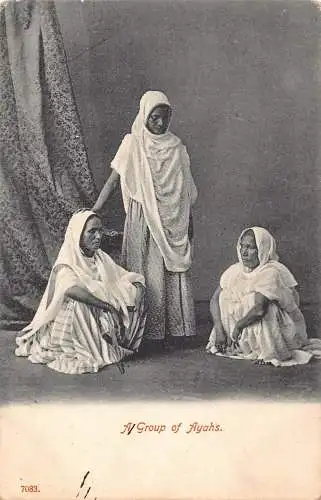 B032 Britisch-Indien Eine Gruppe von Ayahs Frauen in traditioneller Tracht Postkarte