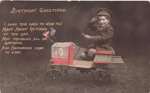 Geburtstagsgrüße Junge als Soldat im Spielzeugauto Fahnen Vintage Postkarte