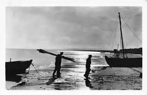 B049 Deutschland 1953 Ostsee Heimkehrende Fischer Boote RPPC Postkarte