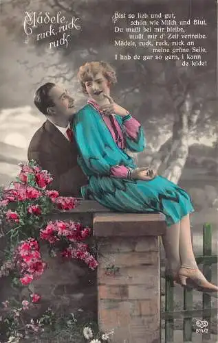 Fotomontage 1931 Elegante Frau Verführt Mann Blumen Zaun Vintage Postkarte
