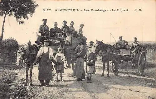 Frankreich Angeneuil 1917 Le Depart Bauern in Pferdekutschen Kinder Postkarte