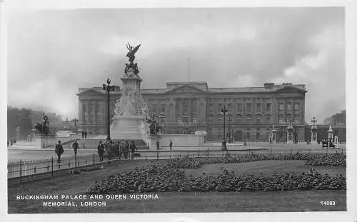 England 1924 Buckingham Palace und Queen Victoria Memorial London RPPC Postkarte