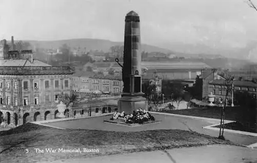 B055 England Buxton War Memorial RPPC Postkarte