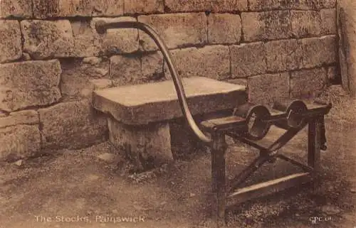 B055 England The Stocks Painswick Vintage Postkarte