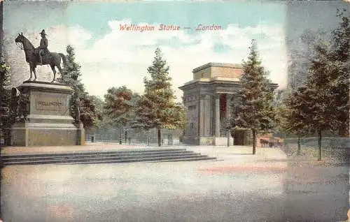 B056 England Wellington Statue London Vintage Postkarte