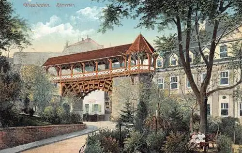 A115 Deutschland 1913 Wiesbaden Römertor Tor Bank Bäume Vintage Postkarte