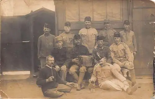 A110 Echt Foto 1. Weltkrieg Österreich-Ungarische Soldaten Akkordeon Getränke Pfeife Postkarte