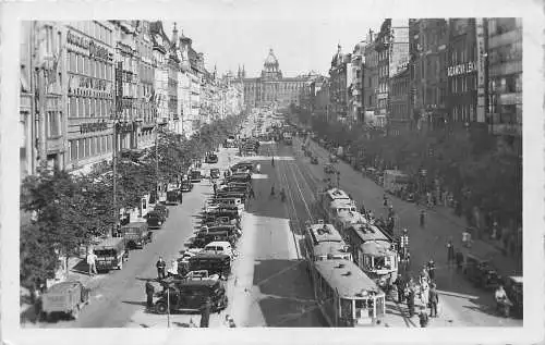 B069 Tschechien Prag Der Wenzelsplatz Autos Straßenbahn RPPC Postkarte