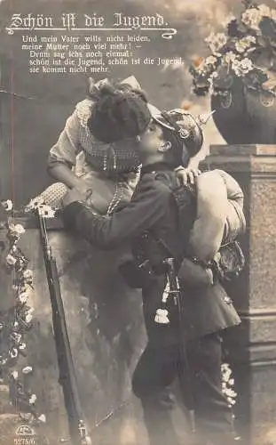 Romantik Liebespaar küsst über Zaun Preußische Infanterie Soldat Riffle Postkarte