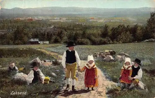 L033 Schweden 1909 Kinder spielen im Sand Kostüme Vintage Postkarte