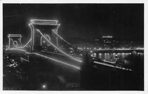 B077 Ungarn Budapest Kettenbrücke nachts beleuchtet Vintage Postkarte