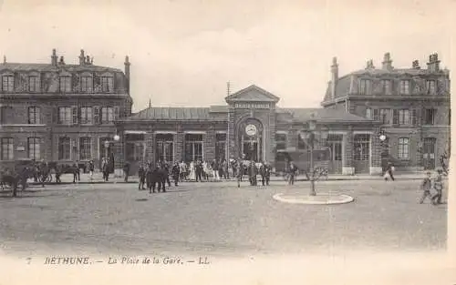 Frankreich Bethune Place de Gare Bahnhof Vintage Postkarte