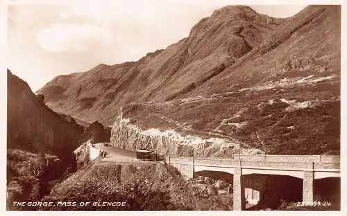 Scotland Gorge Pass of Glencoe Auto RPPC Vintage Postkarte
