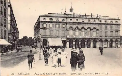 Frankreich Bayonne Liberte Platz und Theater Cafe Vintage Postkarte