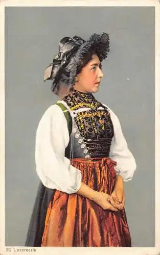 Schweiz Reife Frau im Luzerner Stil Tracht Postkarte