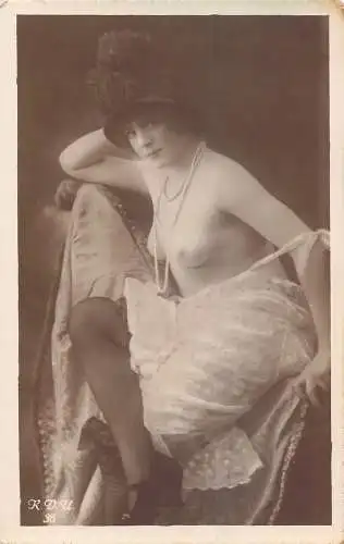 Akt Schönheit gewagt mit Hut Vintage Postkarte