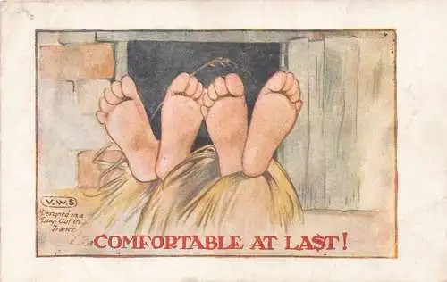 Comic Humor nackte Füße auf Heu bequem endlich 1919 Vintage Postkarte