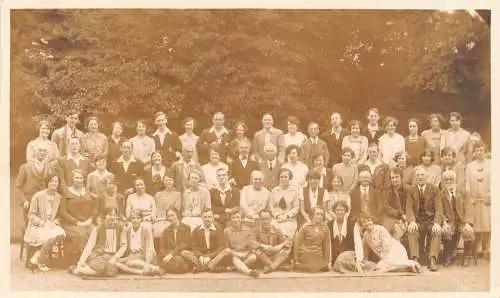 Echtfoto Gruppe Lehrer Männer im Anzug und Frauen formell gekleidet Postkarte