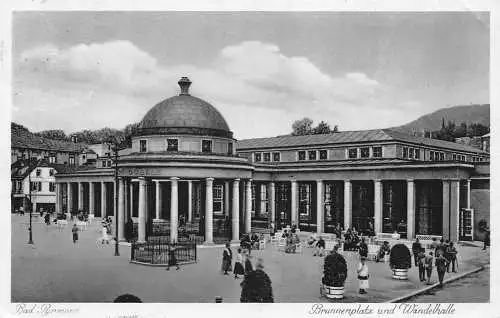 B095 Deutschland 1936 Bad Pyrmont Brunnenplatz und Wandelhalle Postkarte