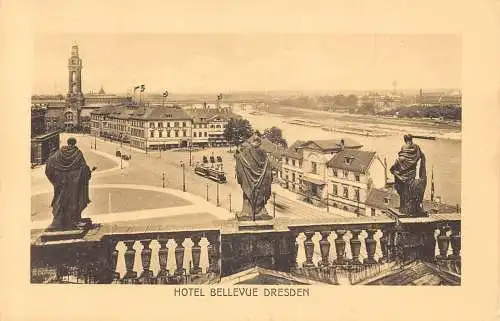Deutschland Hotel Bellevue Dresden Straßenbahn Statuen Vintage Postkarte