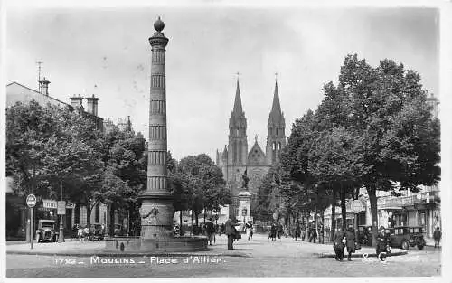 B098 Frankreich Moulins Place d'Allier RPPC Vintage Postkarte