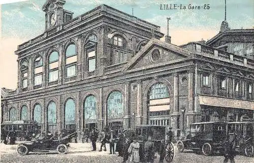 B098 Frankreich Lille Gare Autos Bahnhof Vintage Postkarte